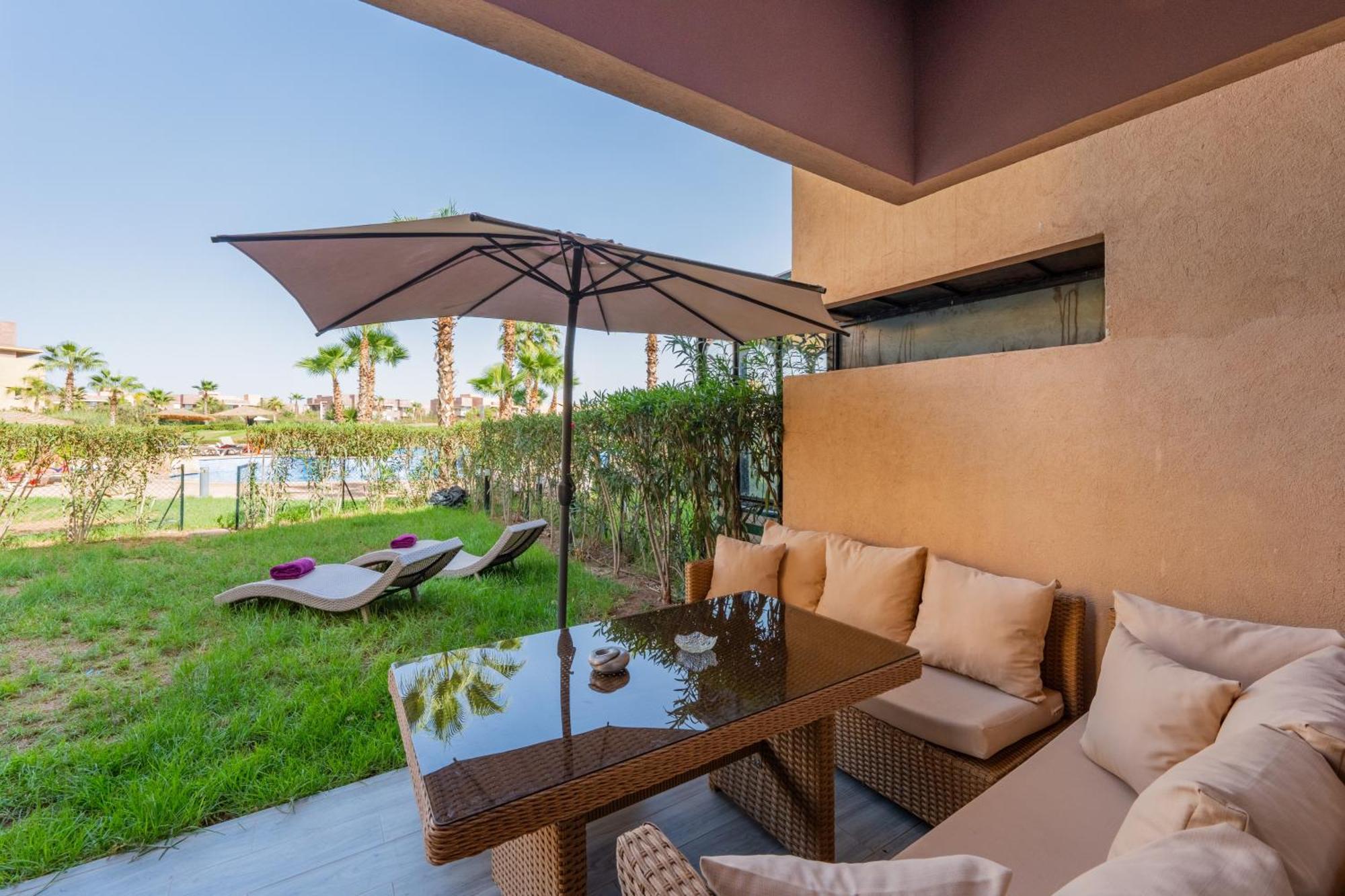 Relax Front Of Pool - Golf- Fiber Optic Apartment