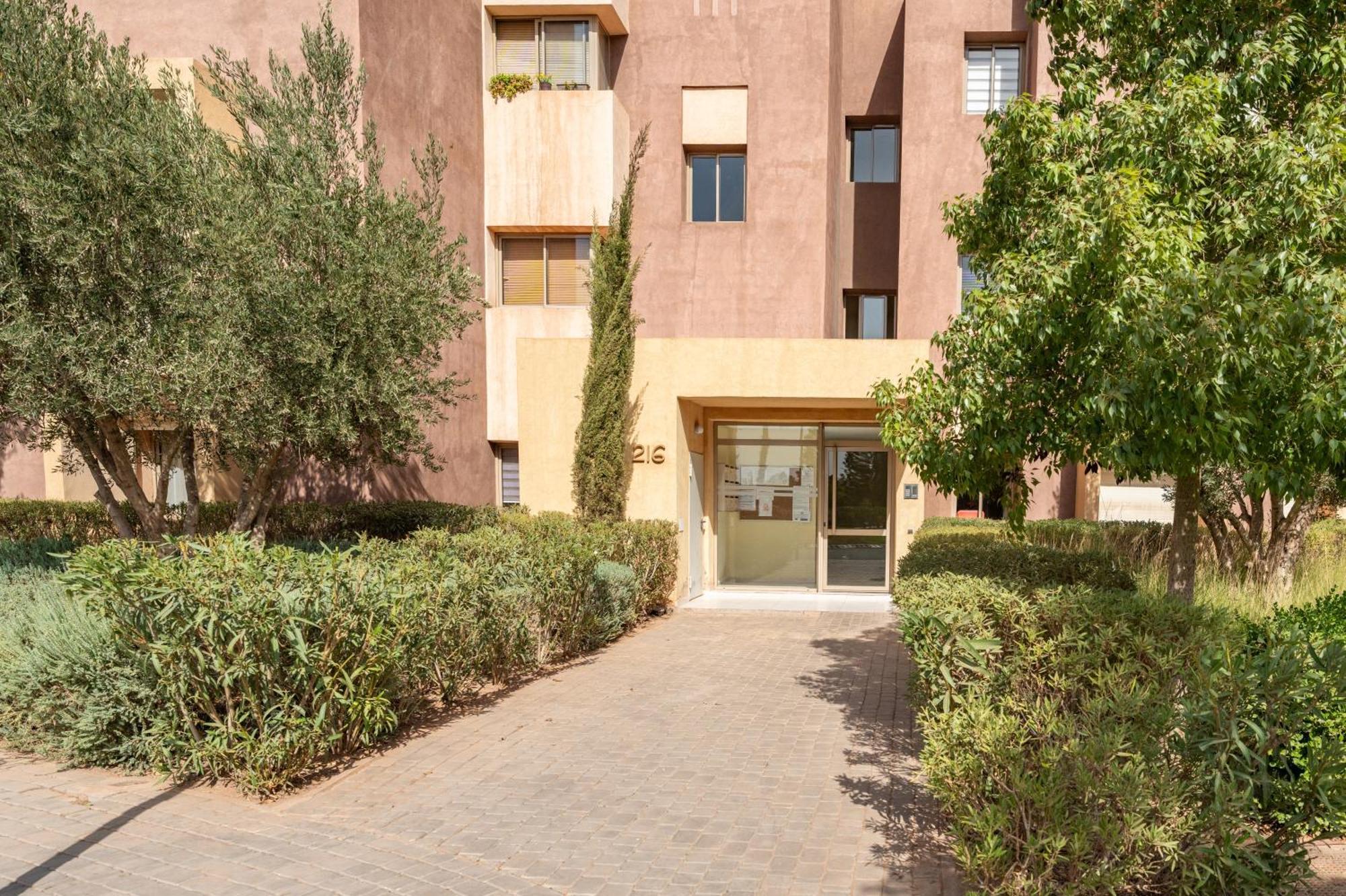 Relax Front Of Pool - Golf- Fiber Optic Apartment